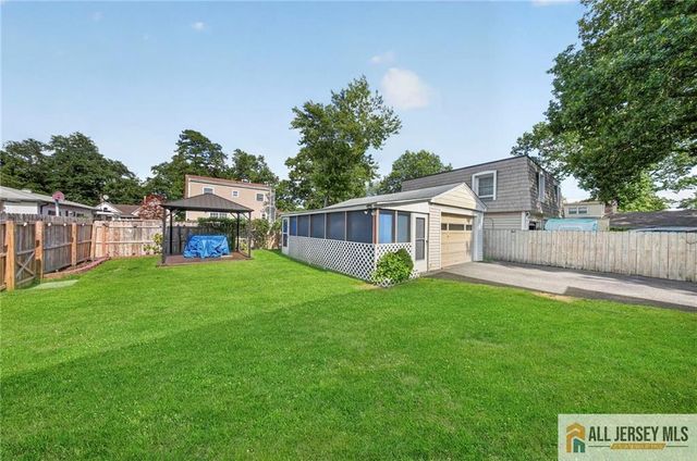 18 Woodland Road, Spotswood, NJ 08884