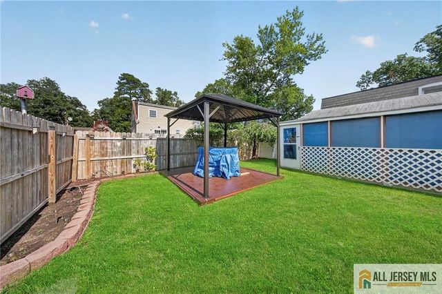 18 Woodland Road, Spotswood, NJ 08884