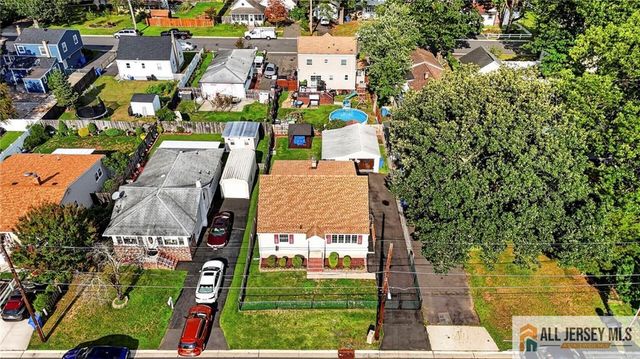 18 Woodland Road, Spotswood, NJ 08884