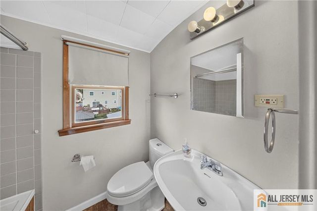 18 Woodland Road, Spotswood, NJ 08884