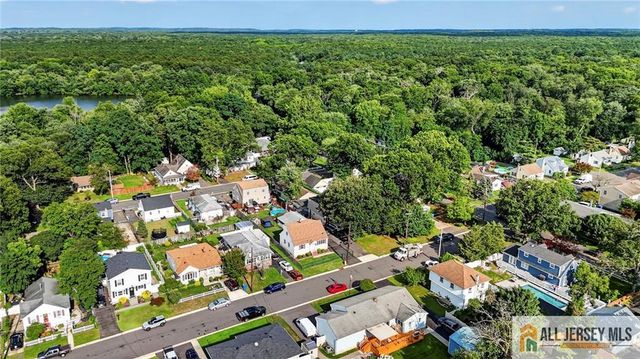 18 Woodland Road, Spotswood, NJ 08884