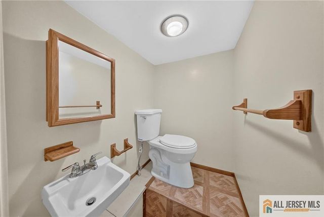 18 Woodland Road, Spotswood, NJ 08884
