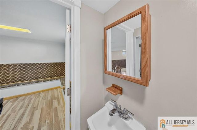 18 Woodland Road, Spotswood, NJ 08884