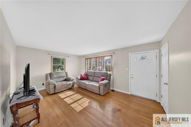 18 Woodland Road, Spotswood, NJ 08884
