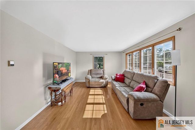 18 Woodland Road, Spotswood, NJ 08884