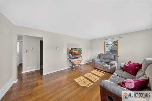 18 Woodland Road, Spotswood, NJ 08884