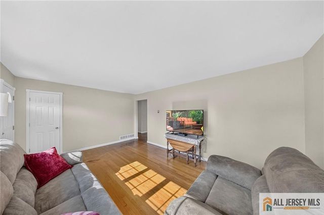 18 Woodland Road, Spotswood, NJ 08884