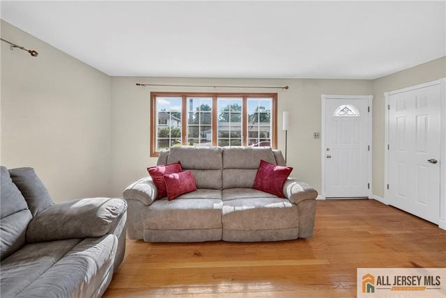 18 Woodland Road, Spotswood, NJ 08884