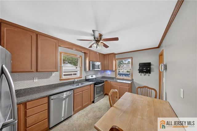 18 Woodland Road, Spotswood, NJ 08884