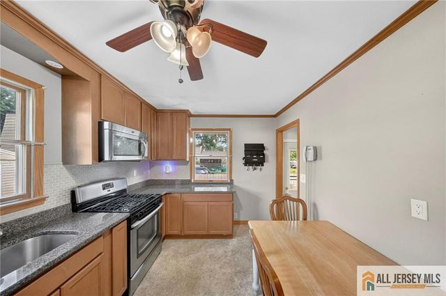 18 Woodland Road, Spotswood, NJ 08884