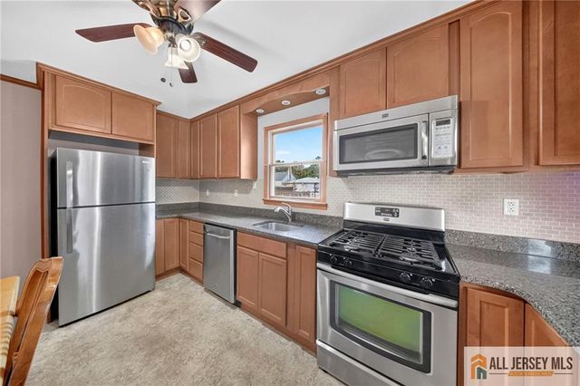 18 Woodland Road, Spotswood, NJ 08884