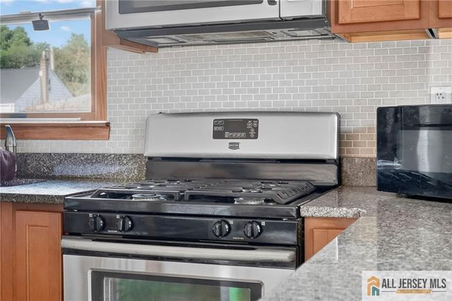 18 Woodland Road, Spotswood, NJ 08884