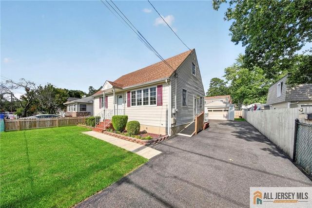18 Woodland Road, Spotswood, NJ 08884