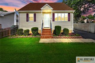 18 Woodland Road, Spotswood, NJ 08884