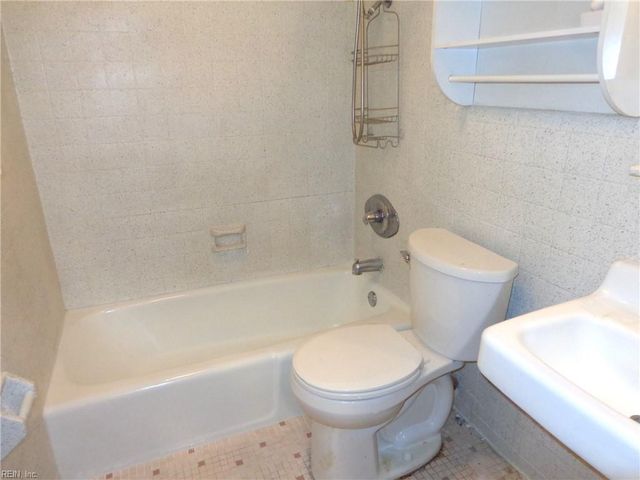 2016 E Ocean View Ave Apt 3, Norfolk, VA 23503