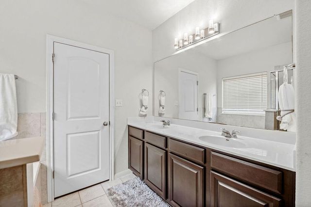 808 S San Marcos ST, Manor, TX 78653