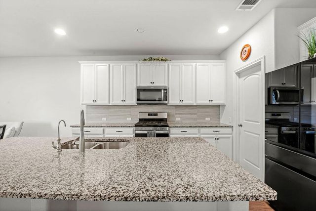 808 S San Marcos ST, Manor, TX 78653