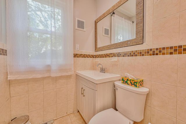 36 W Saint Marks Place, Valley Stream, NY 11580