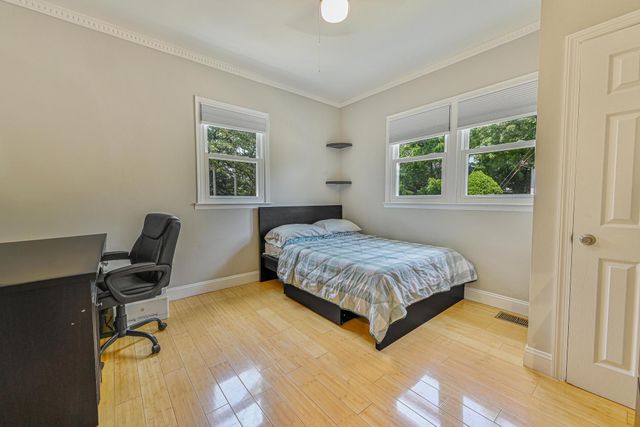36 W Saint Marks Place, Valley Stream, NY 11580