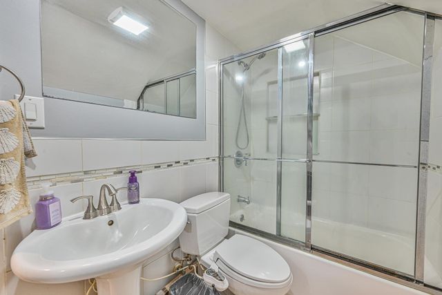 36 W Saint Marks Place, Valley Stream, NY 11580