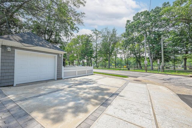 36 W Saint Marks Place, Valley Stream, NY 11580