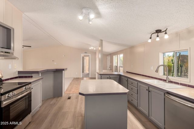 38429 N 27th Avenue, Phoenix, AZ 85086