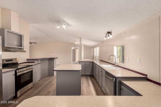 38429 N 27th Avenue, Phoenix, AZ 85086