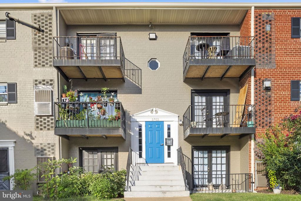 5913 MAYFLOWER CT #101, Alexandria, VA 22312