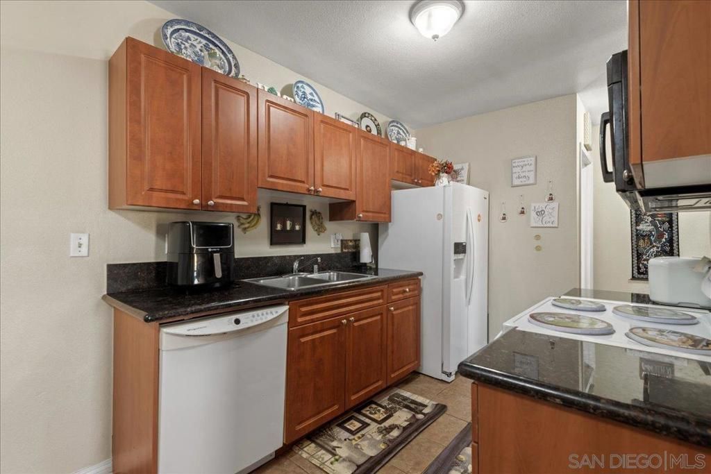 Image 16 of property listing at 2950 Alta View Dr H202, San Diego, CA 92139