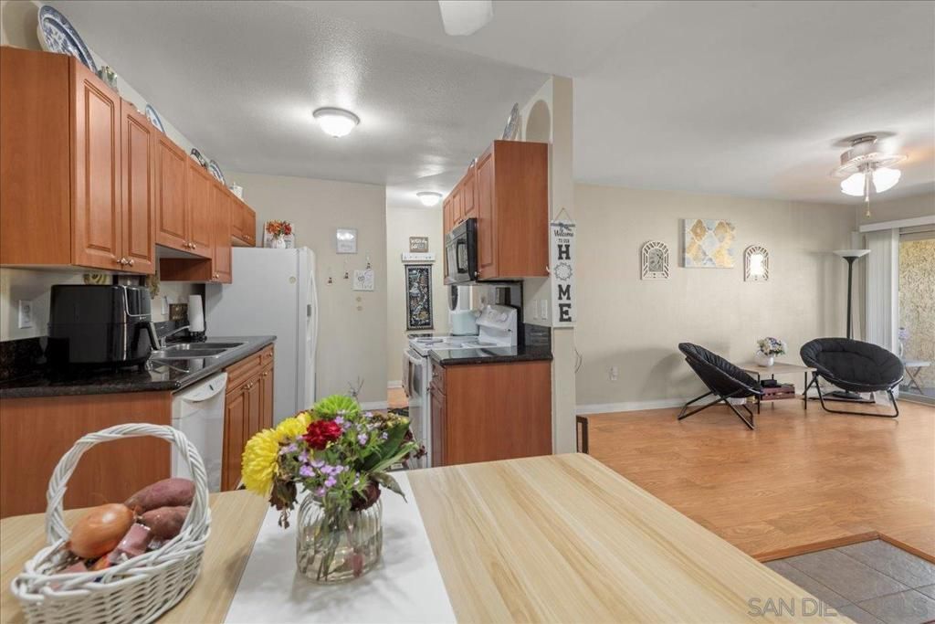 Image 9 of property listing at 2950 Alta View Dr H202, San Diego, CA 92139