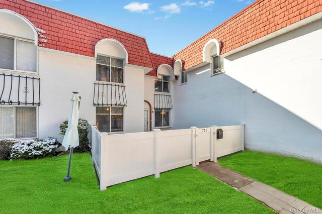 754 Blue Ridge Drive, Medford, NY 11763