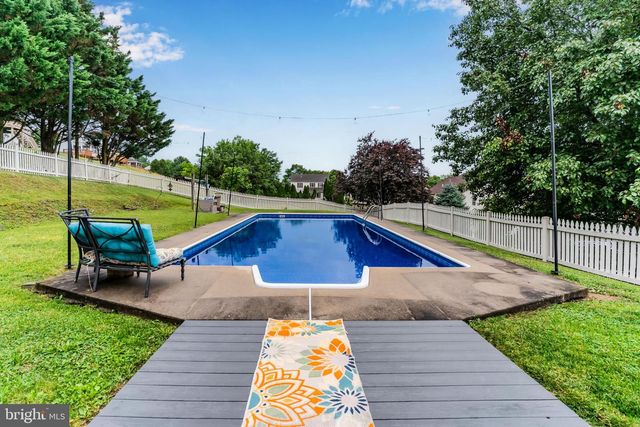 2345 FRIESIAN RD, York, PA 17406