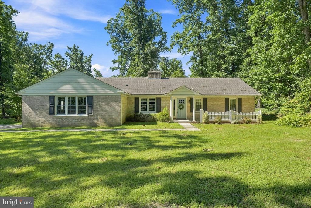 2051 OLD SUMNEYTOWN PIKE, HARLEYSVILLE, PA 19438 — exterior