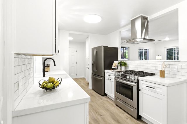 6152 Pine St, Pollock Pines, CA 95726