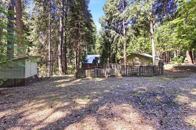 6152 Pine St, Pollock Pines, CA 95726