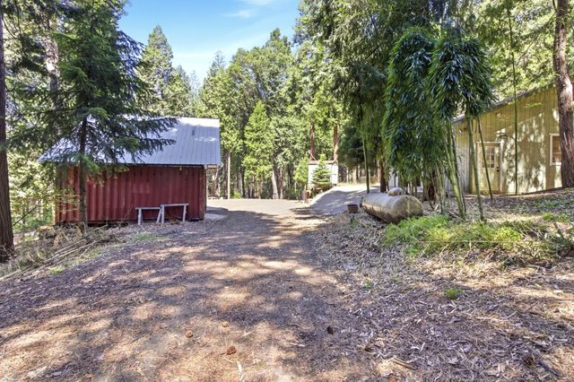 6152 Pine St, Pollock Pines, CA 95726