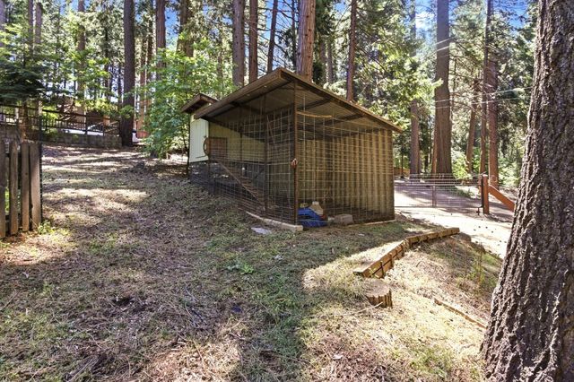 6152 Pine St, Pollock Pines, CA 95726
