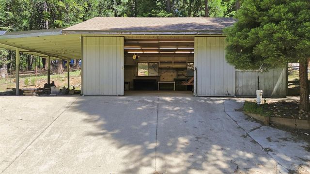 6152 Pine St, Pollock Pines, CA 95726