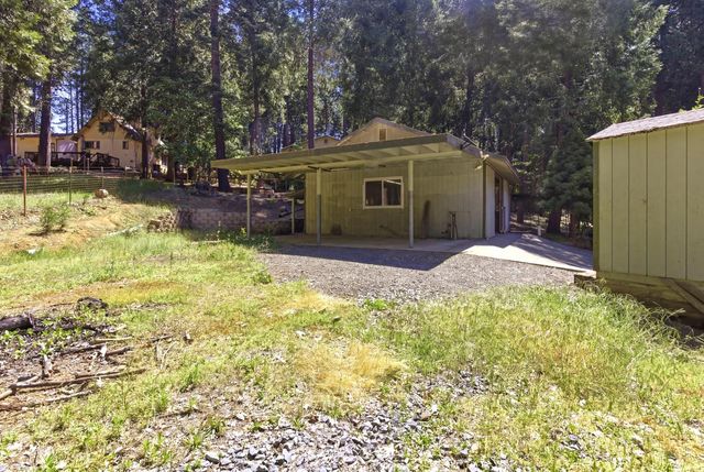6152 Pine St, Pollock Pines, CA 95726