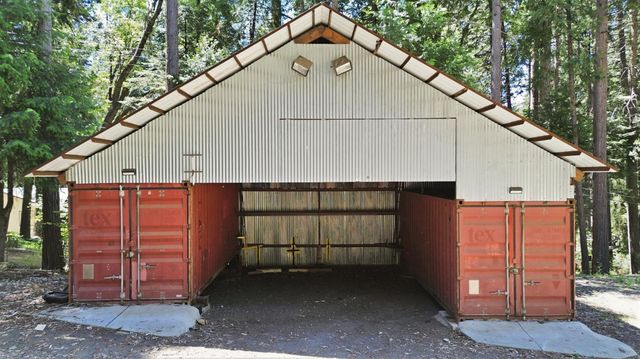 6152 Pine St, Pollock Pines, CA 95726