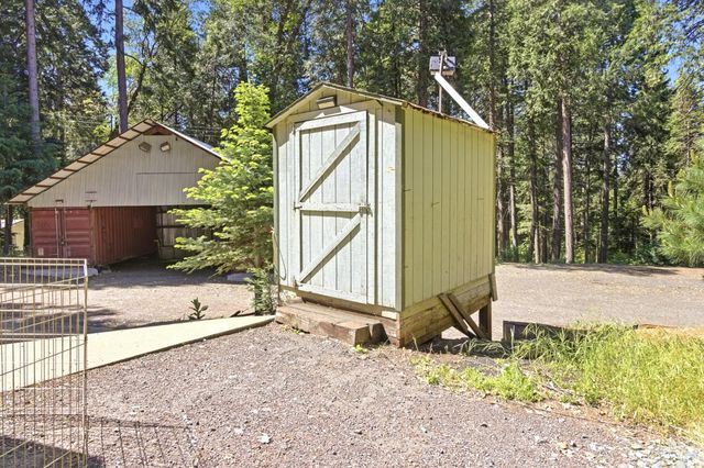 6152 Pine St, Pollock Pines, CA 95726