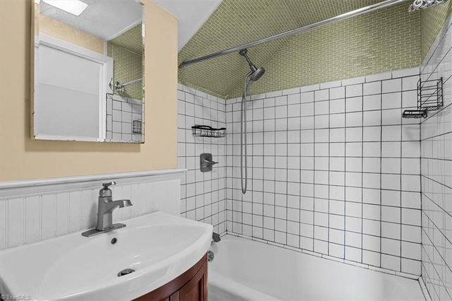 1814 Madison Avenue, Greensboro, NC 27403