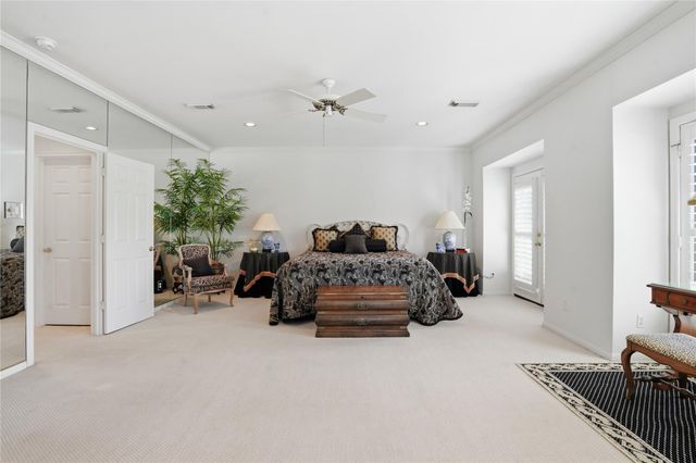 285 Sugarberry Circle, Houston, TX 77024