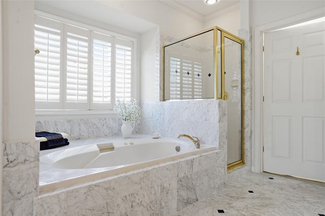 285 Sugarberry Circle, Houston, TX 77024