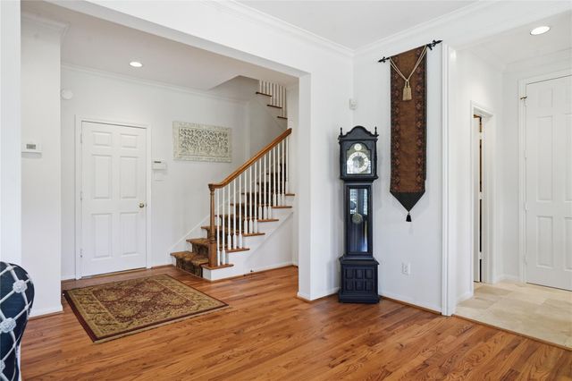 285 Sugarberry Circle, Houston, TX 77024