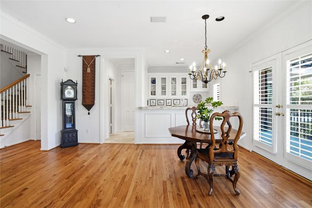 285 Sugarberry Circle, Houston, TX 77024