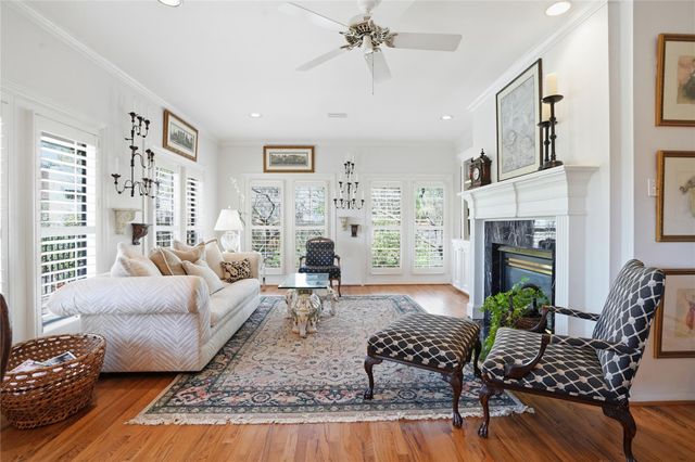 285 Sugarberry Circle, Houston, TX 77024