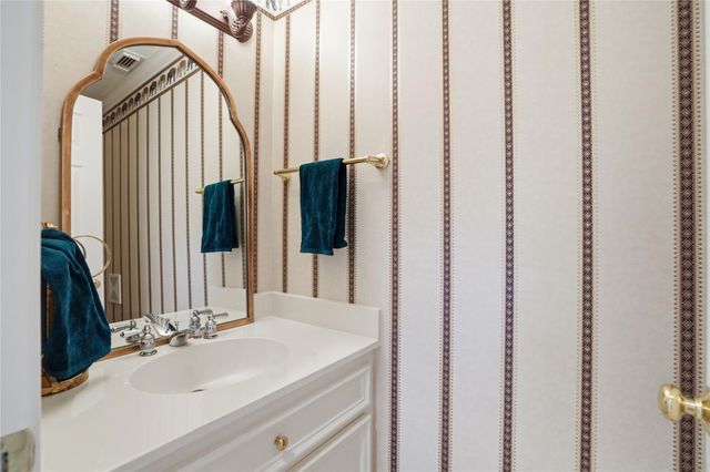 285 Sugarberry Circle, Houston, TX 77024