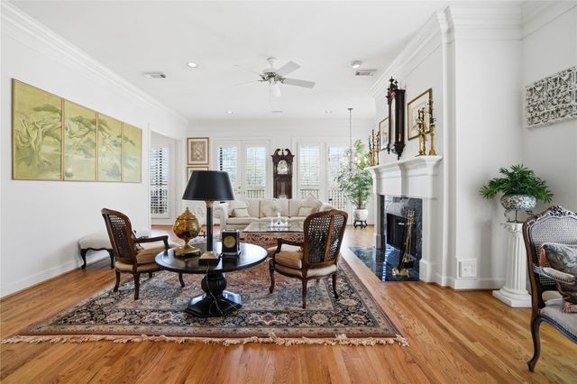 285 Sugarberry Circle, Houston, TX 77024