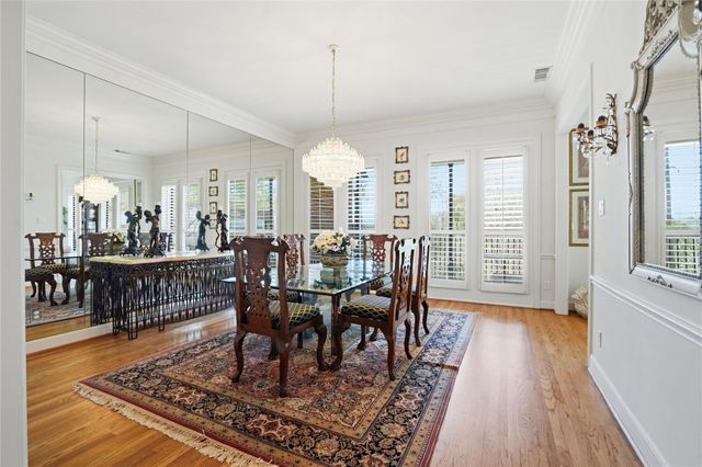 285 Sugarberry Circle, Houston, TX 77024